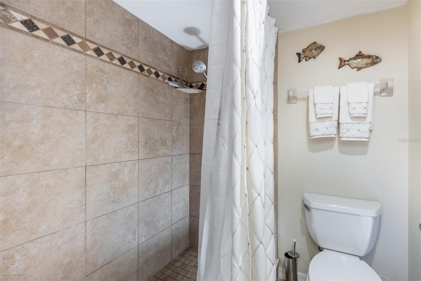 Image 41 of 61 For 2601 Marion Avenue 45a