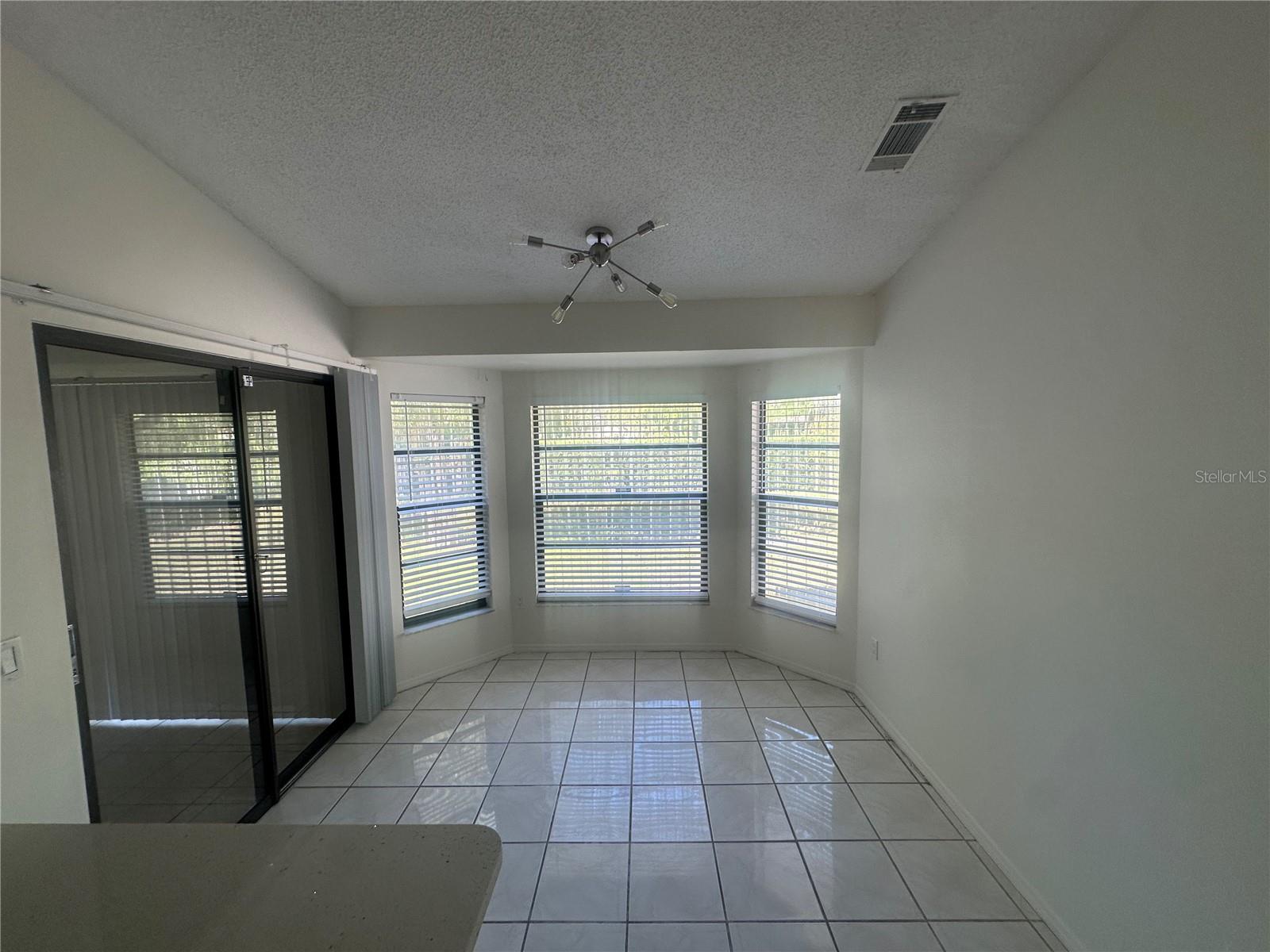 Image 26 of 31 For 2029 Lake View Boulevard