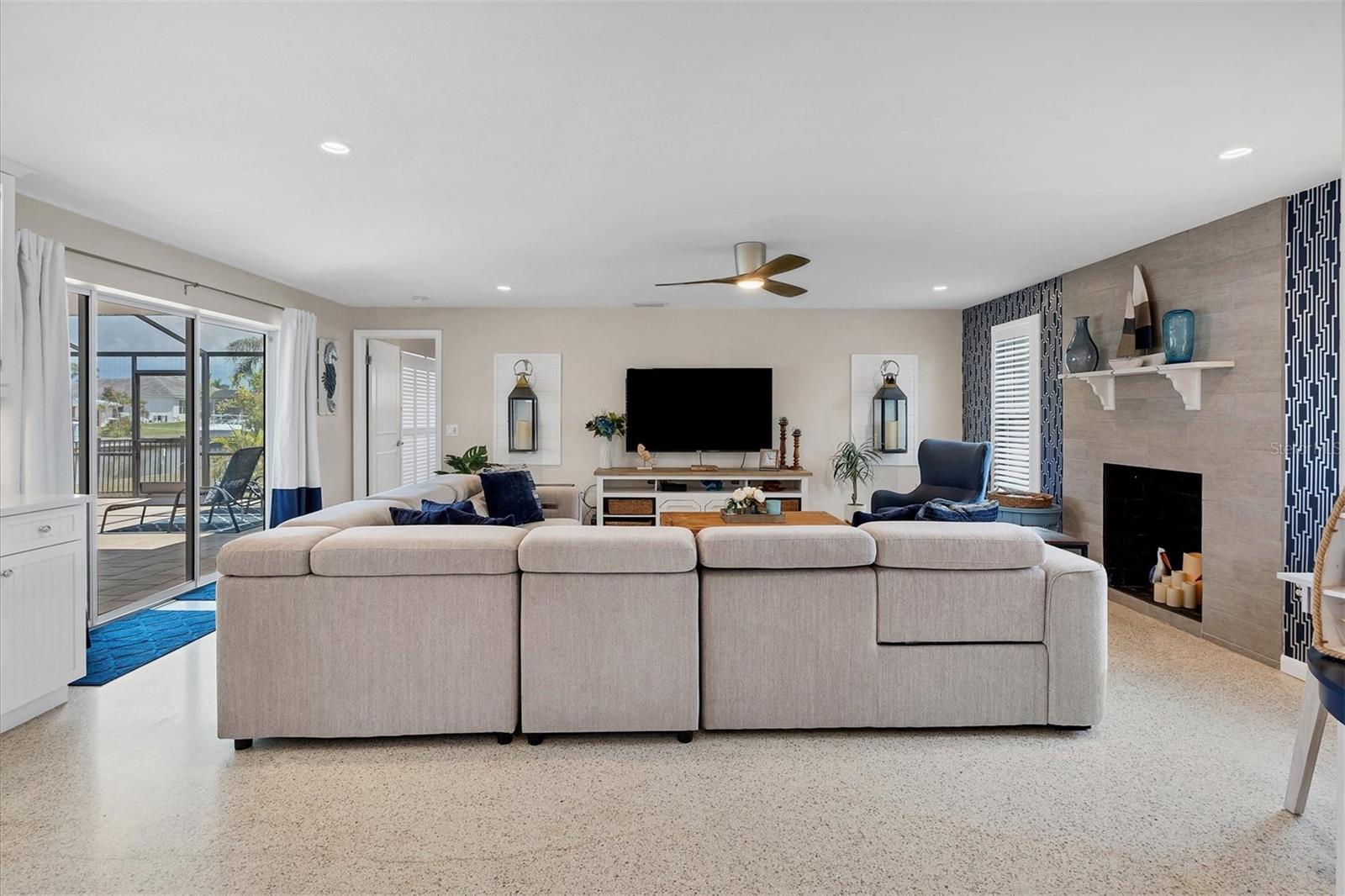 Image 12 of 43 For 280 Belvedere Court