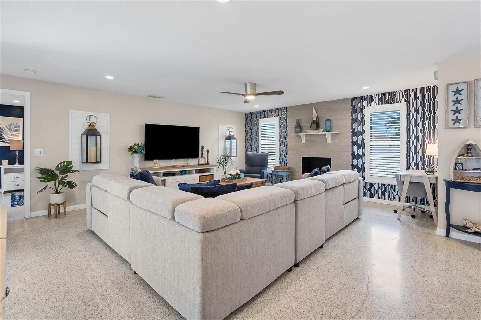 Image 13 of 43 For 280 Belvedere Court