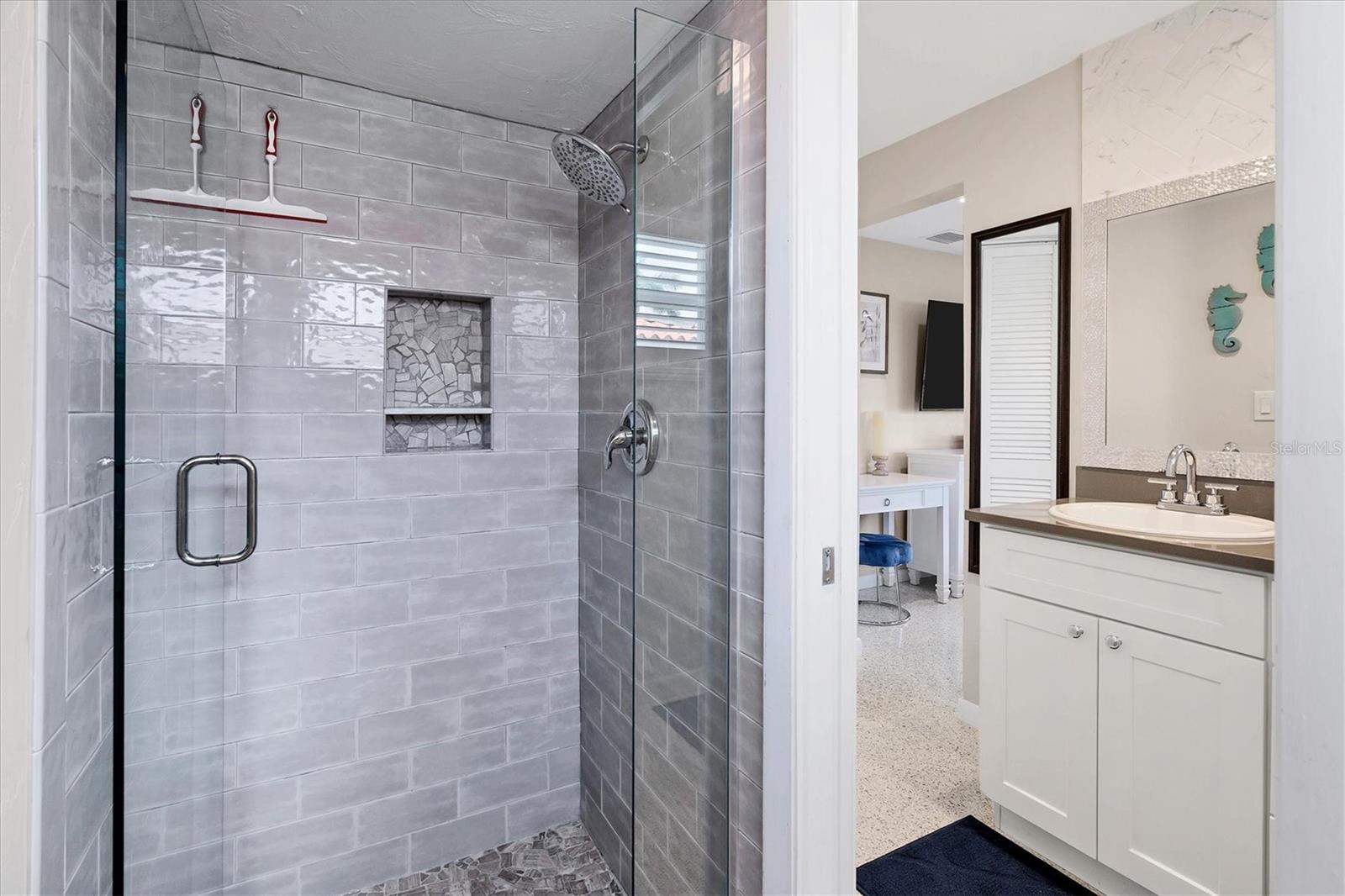 Image 25 of 43 For 280 Belvedere Court