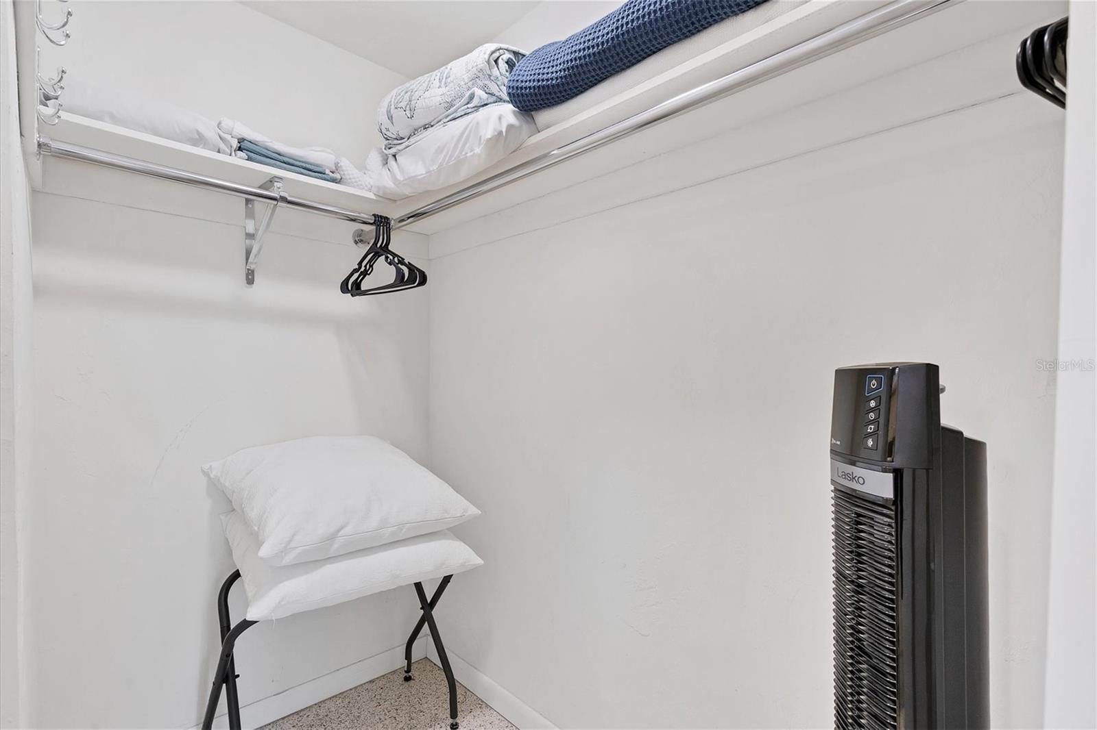 Image 26 of 43 For 280 Belvedere Court