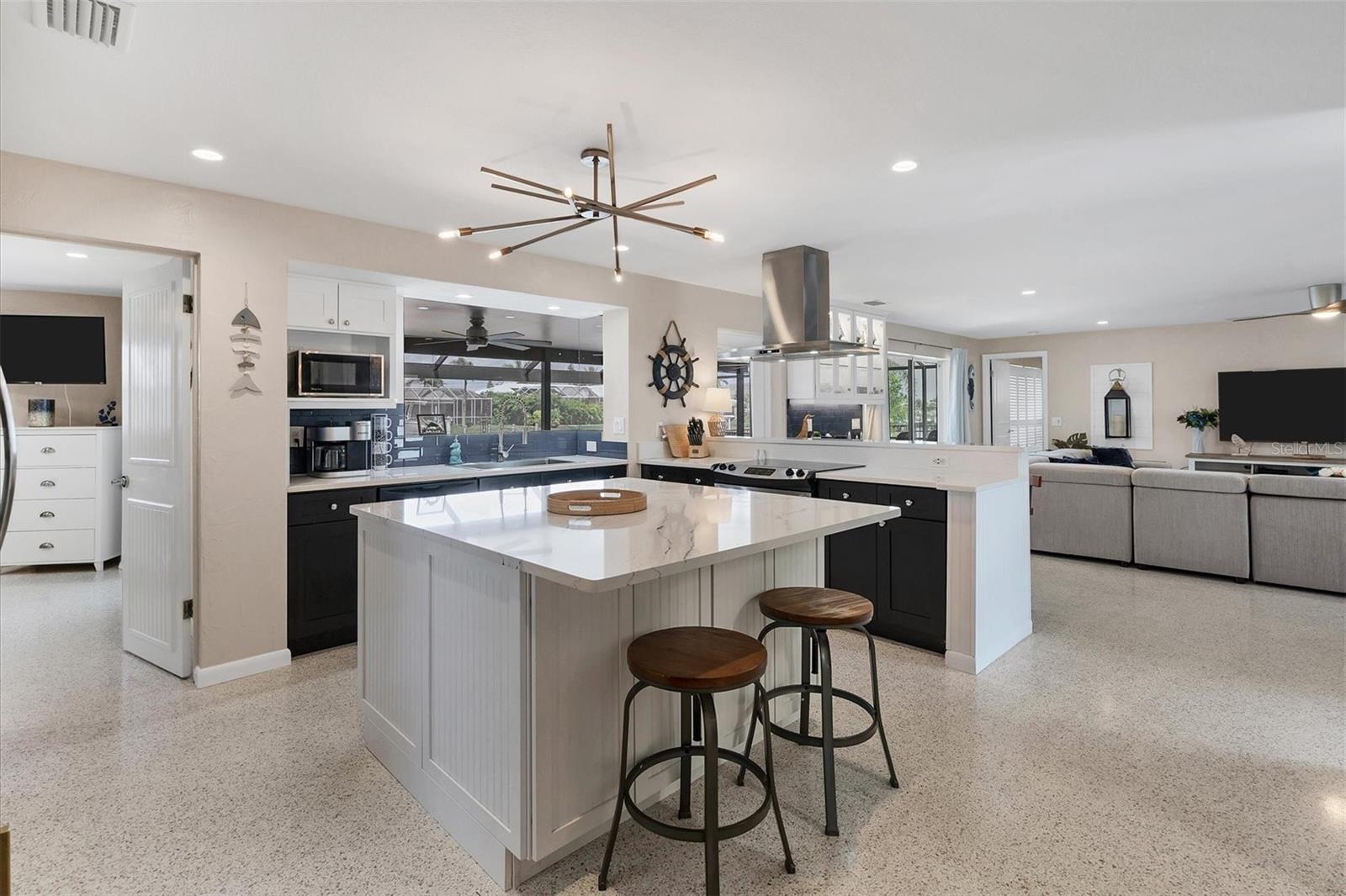 Image 5 of 43 For 280 Belvedere Court