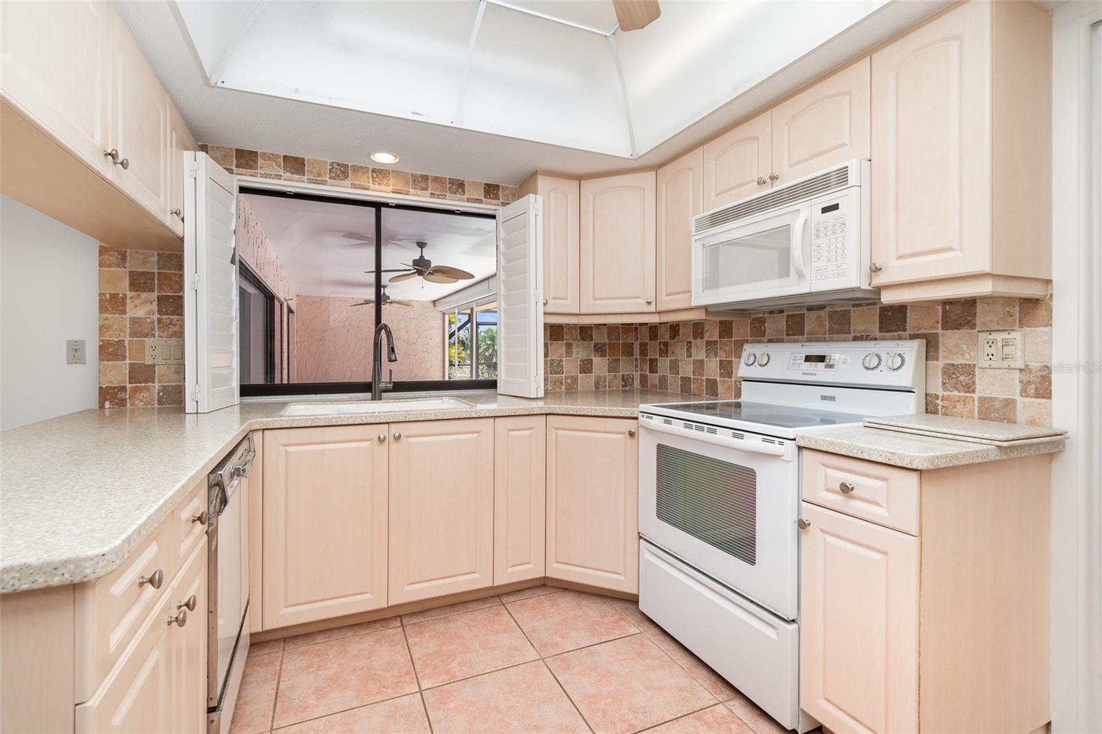 Image 15 of 48 For 2621 Via Veneto Drive