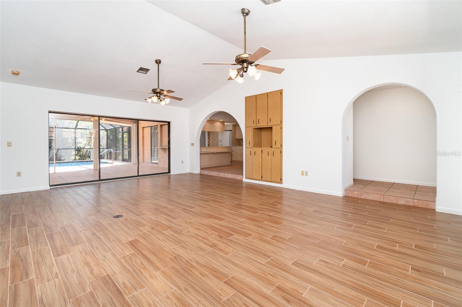 Image 9 of 48 For 2621 Via Veneto Drive