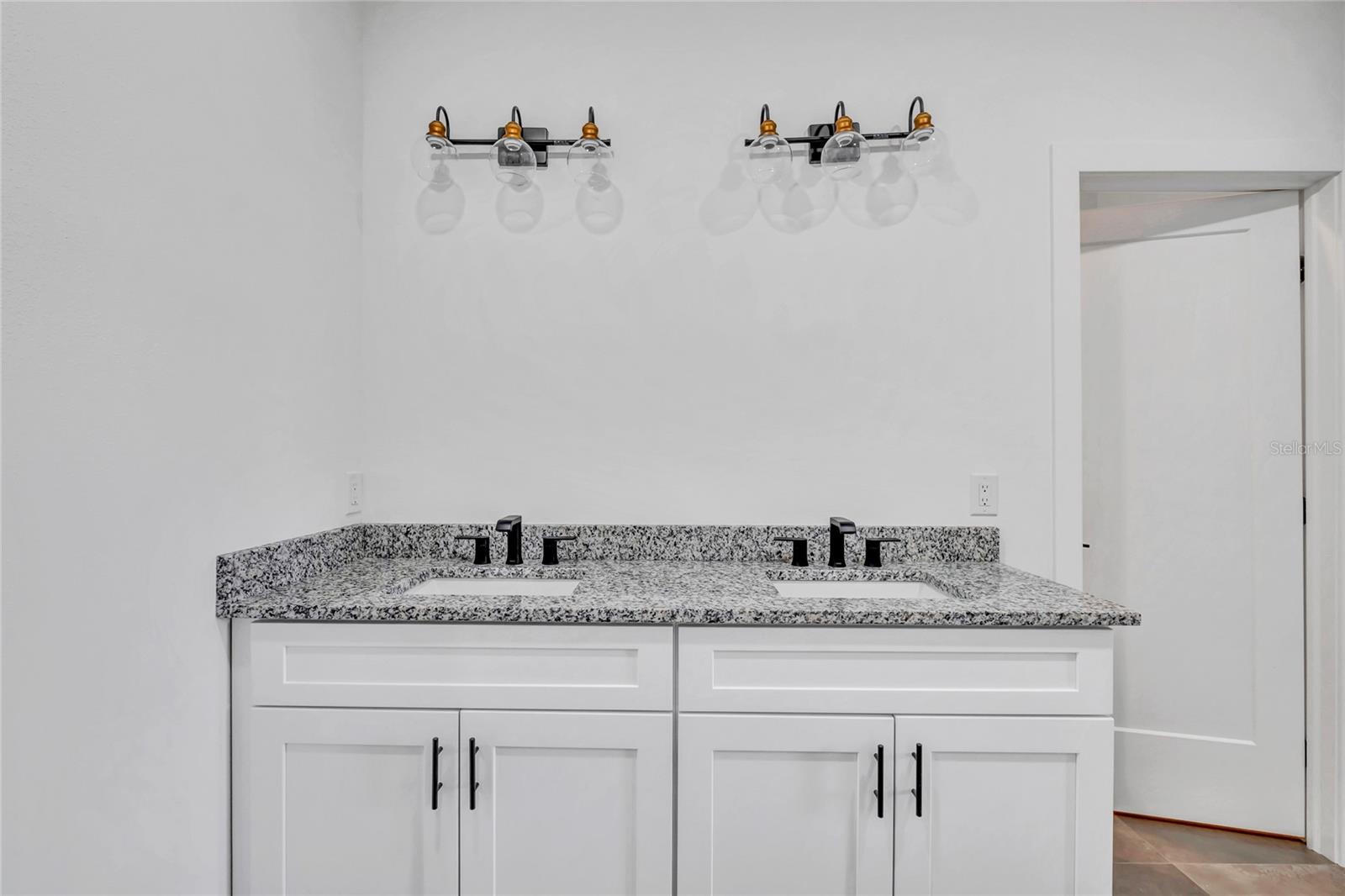 Image 37 of 49 For 551 Crandall Street Nw