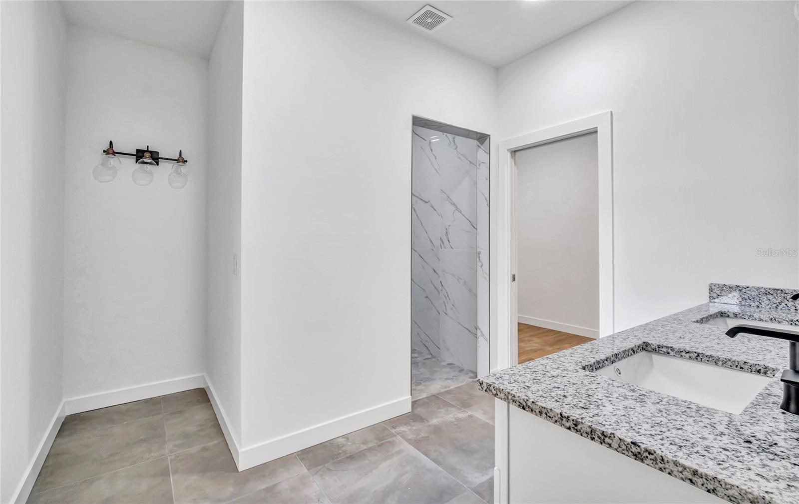 Image 41 of 49 For 551 Crandall Street Nw