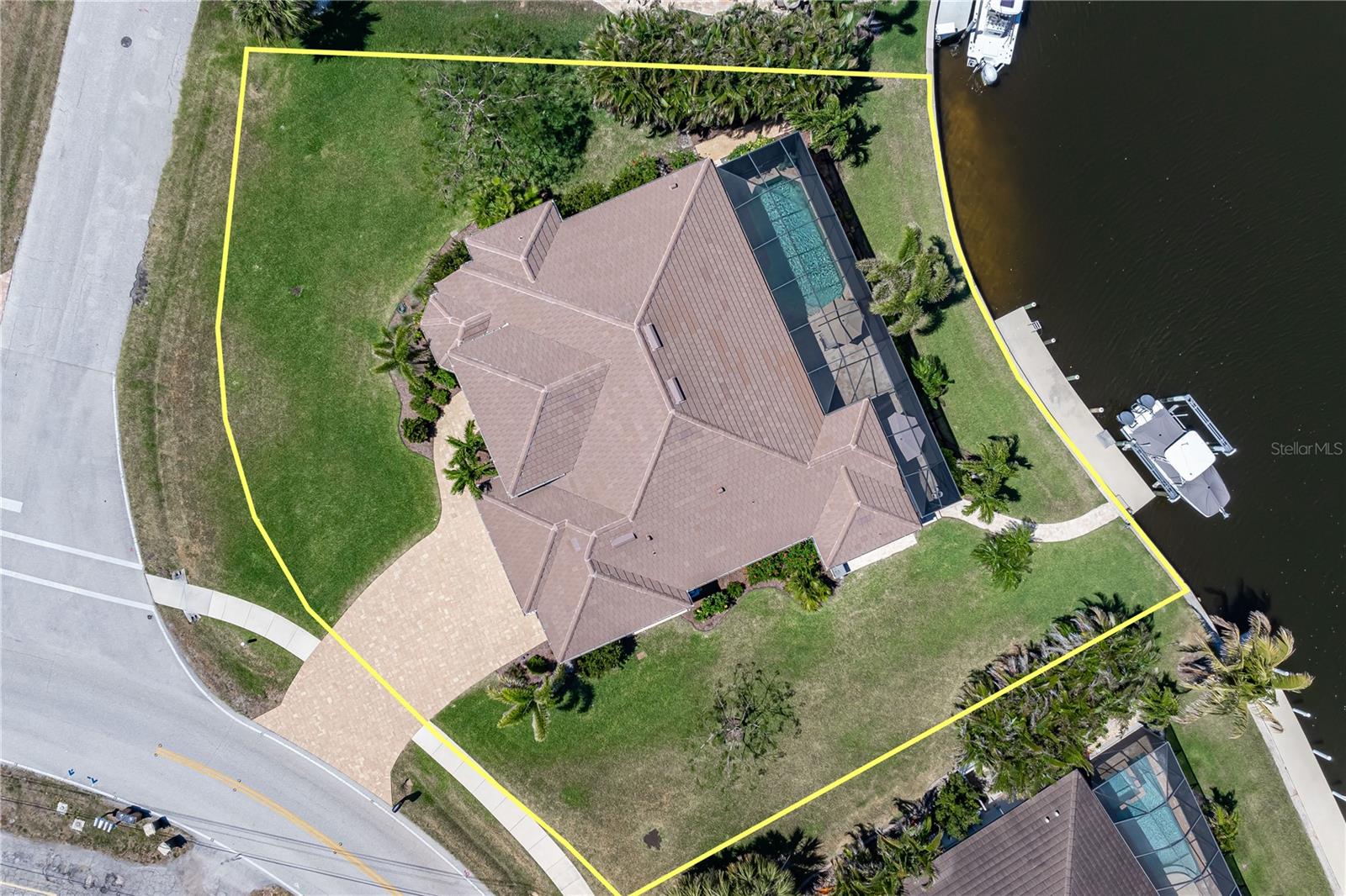 Image 15 of 62 For 2850 Magdalina Drive