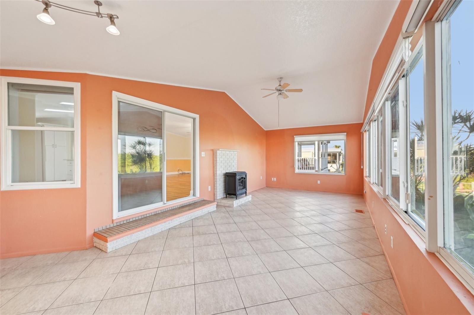 Image 21 of 47 For 724 Blackburn Boulevard