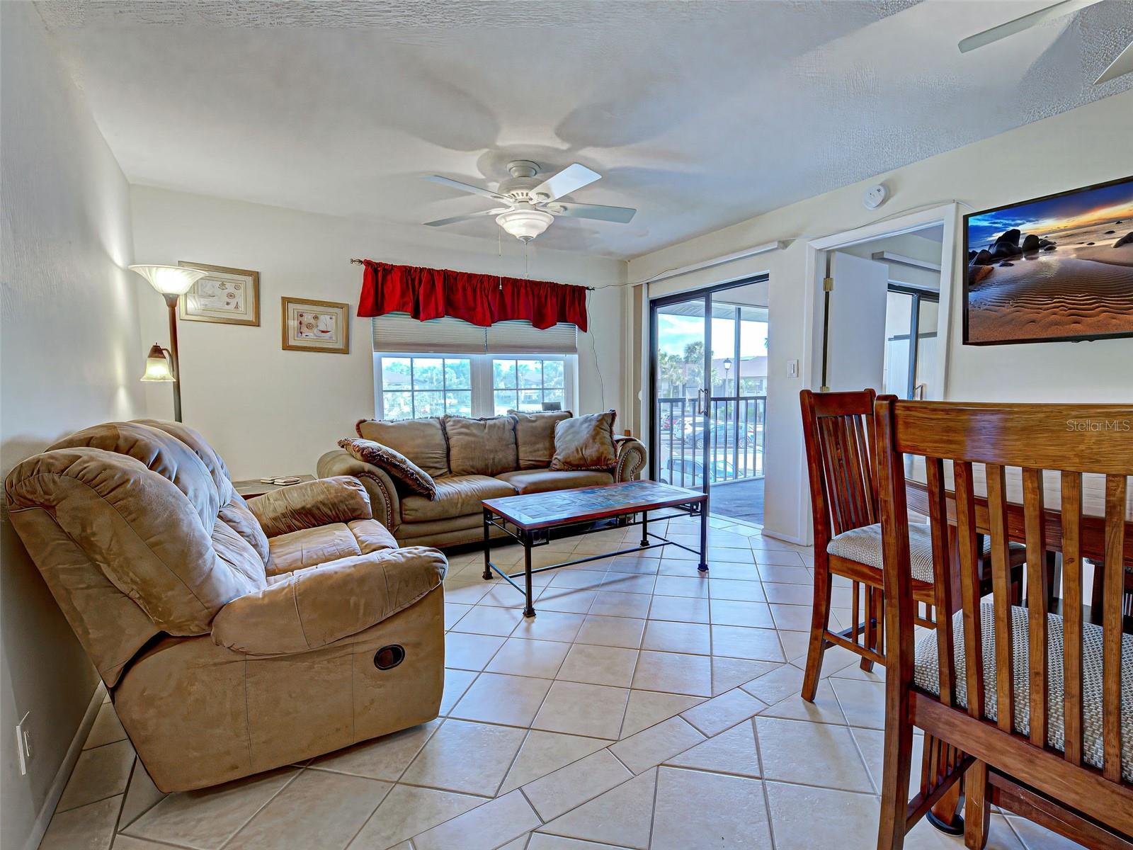 Image 11 of 35 For 19505 Quesada Avenue Ee202