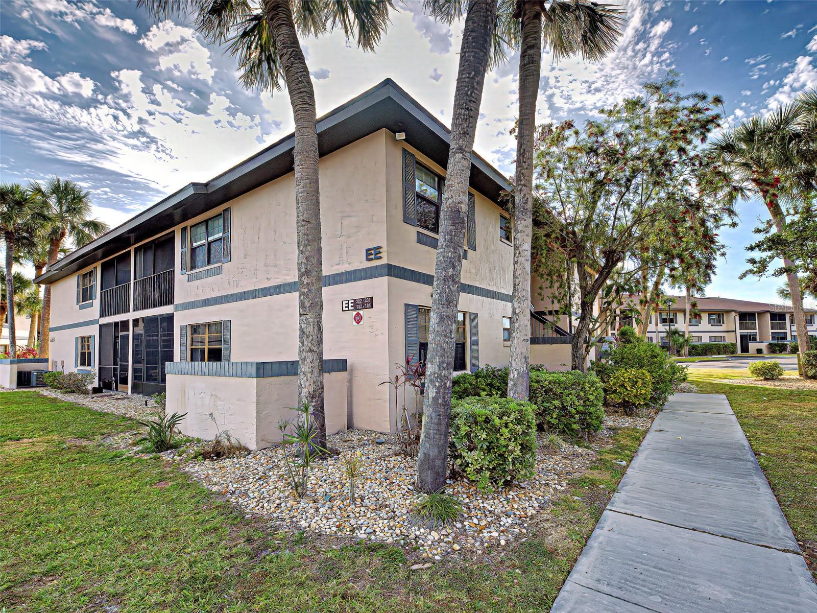Image 4 of 35 For 19505 Quesada Avenue Ee202