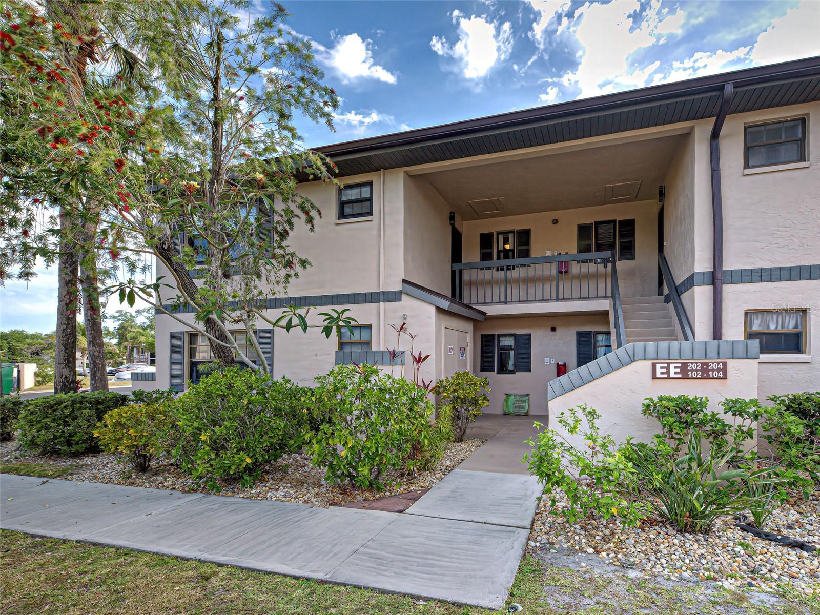 Image 5 of 35 For 19505 Quesada Avenue Ee202