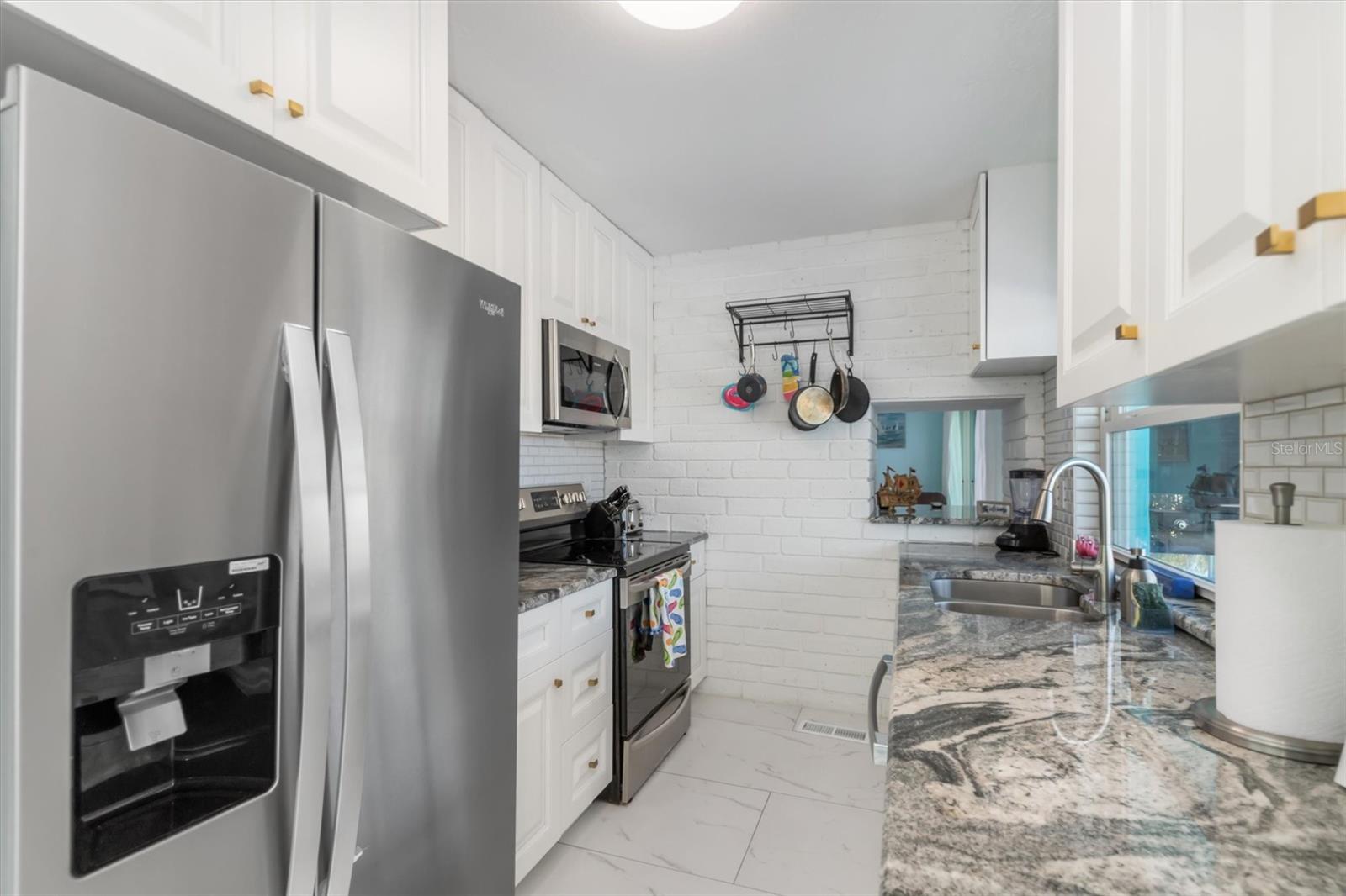 Image 12 of 59 For 1960 Marion Avenue