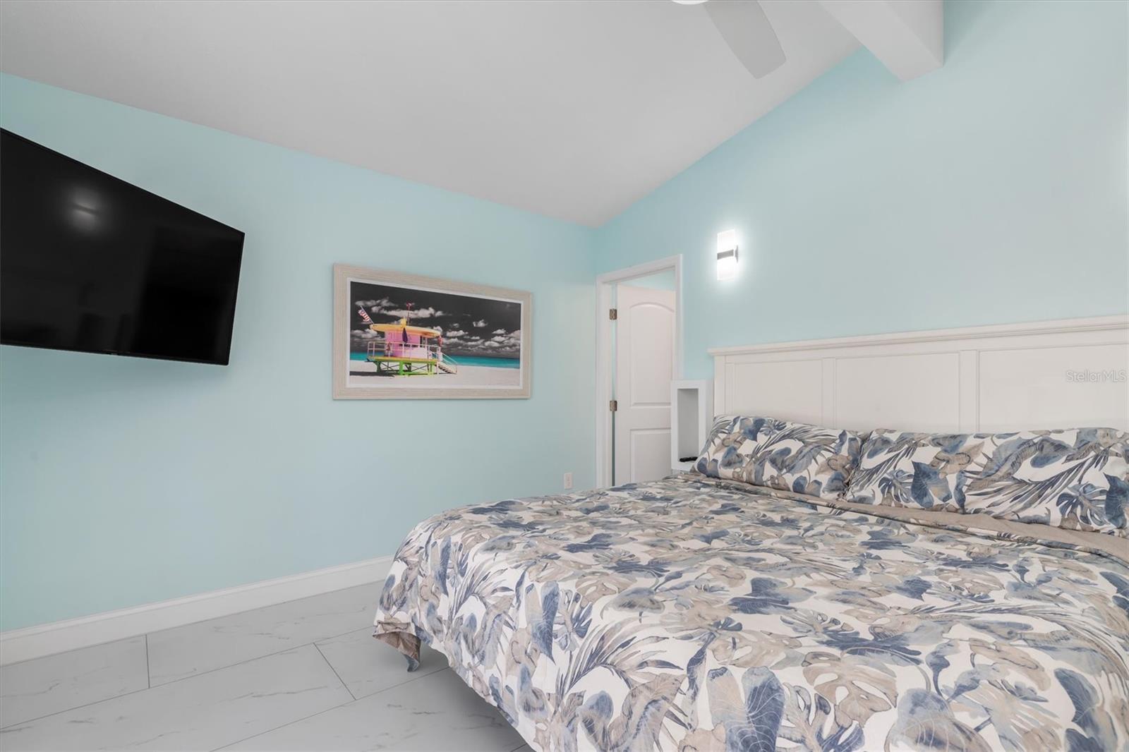 Image 17 of 59 For 1960 Marion Avenue