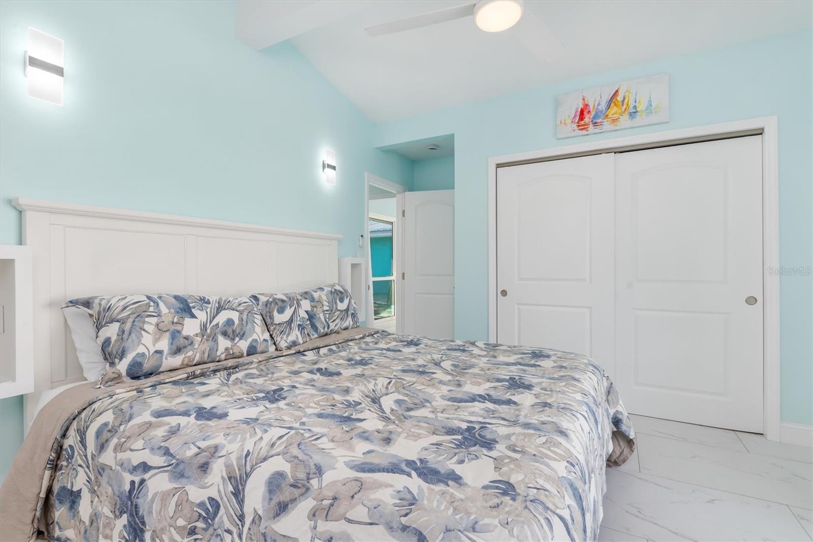 Image 18 of 59 For 1960 Marion Avenue