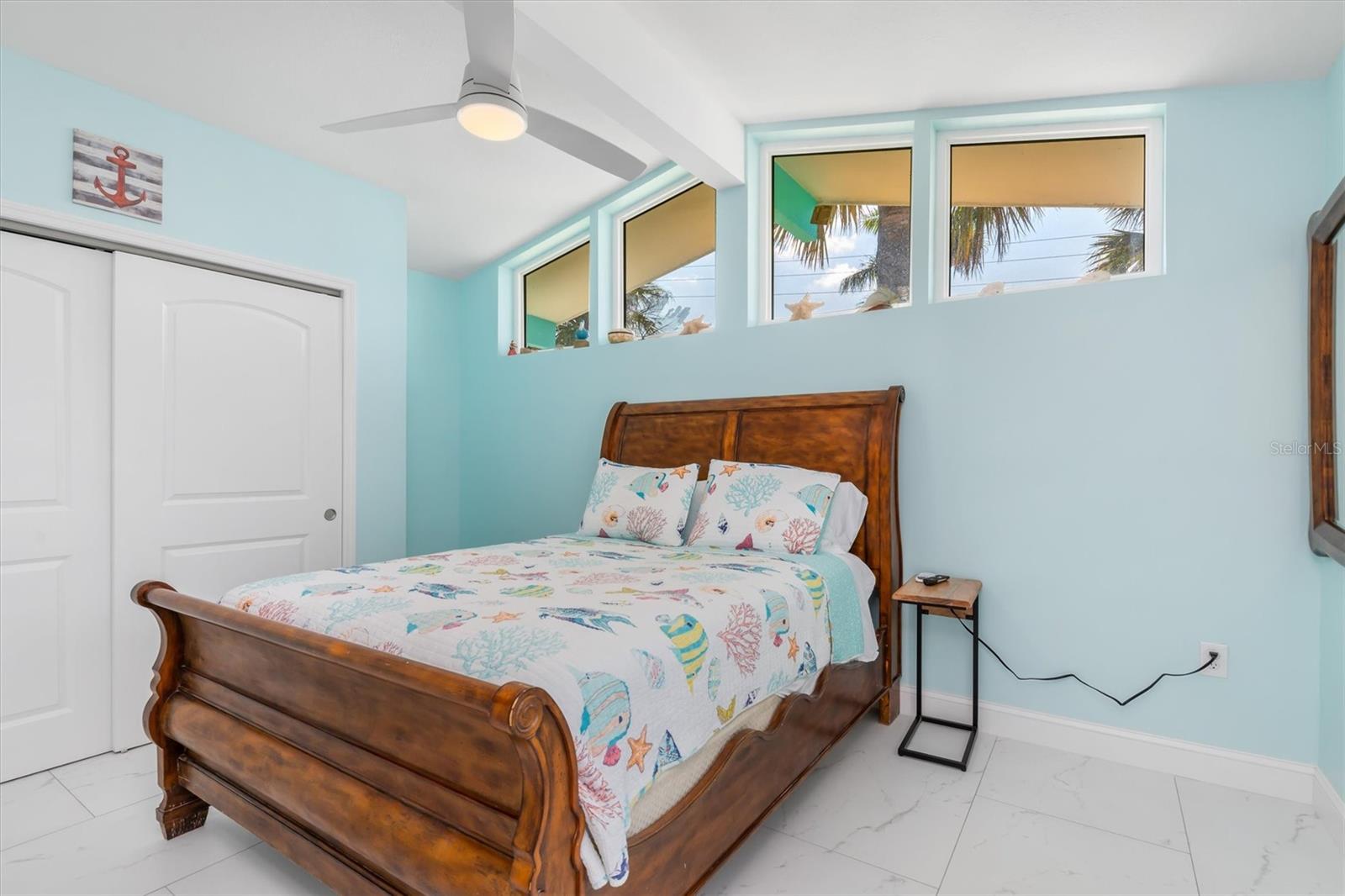 Image 21 of 59 For 1960 Marion Avenue