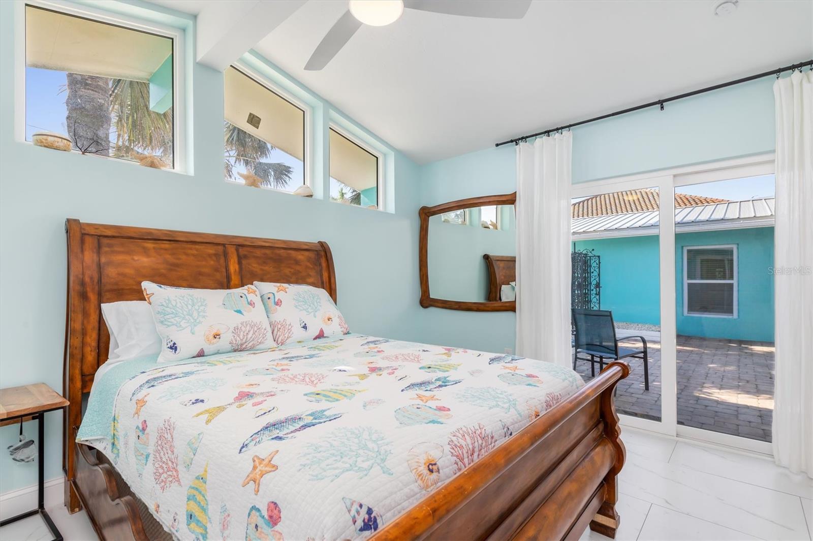 Image 22 of 59 For 1960 Marion Avenue