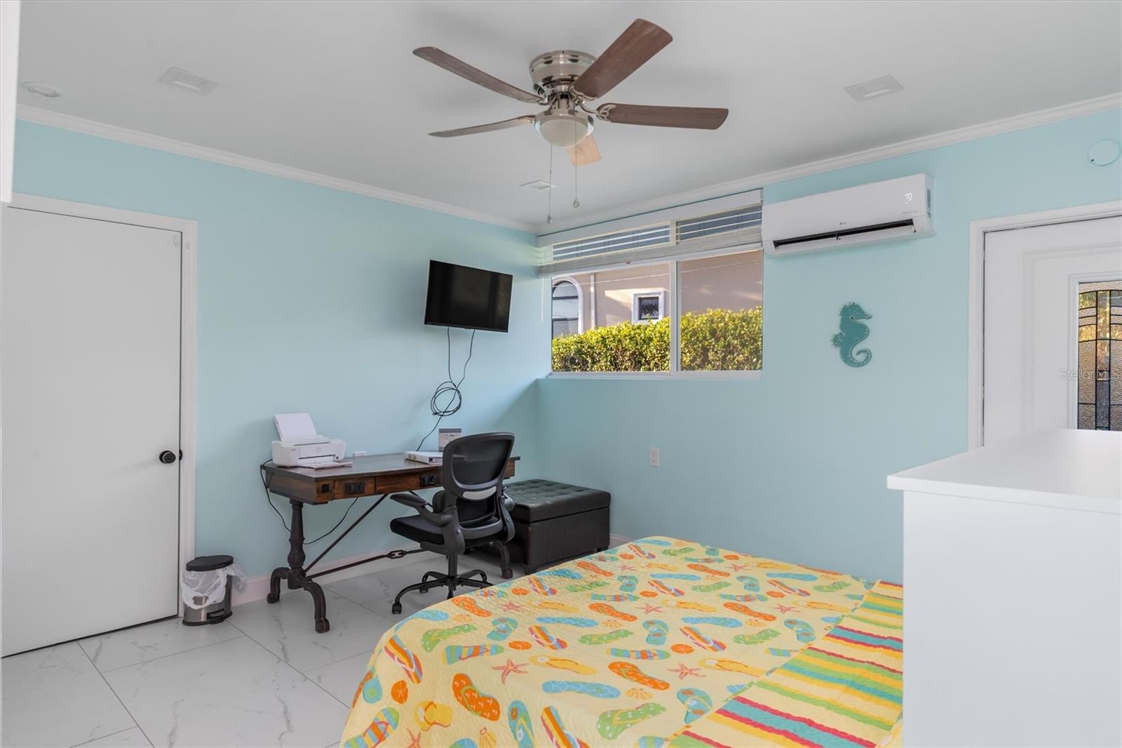 Image 26 of 59 For 1960 Marion Avenue