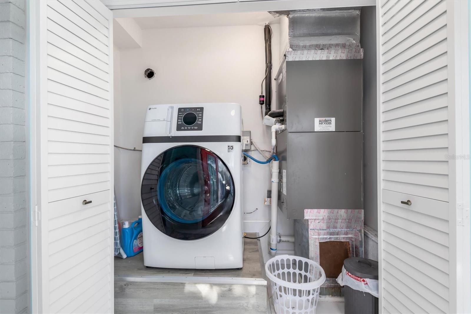 Image 28 of 59 For 1960 Marion Avenue