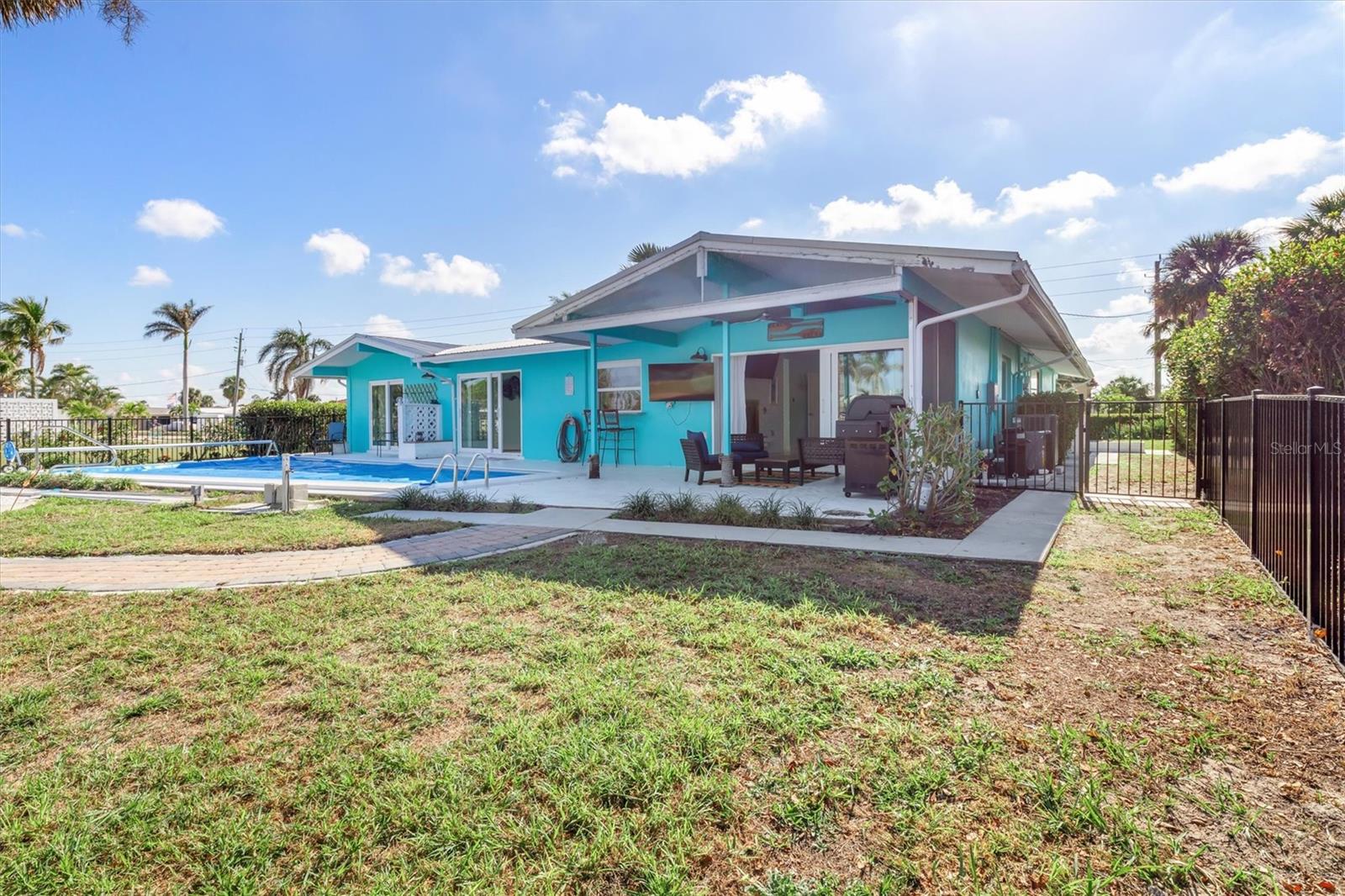 Image 33 of 59 For 1960 Marion Avenue