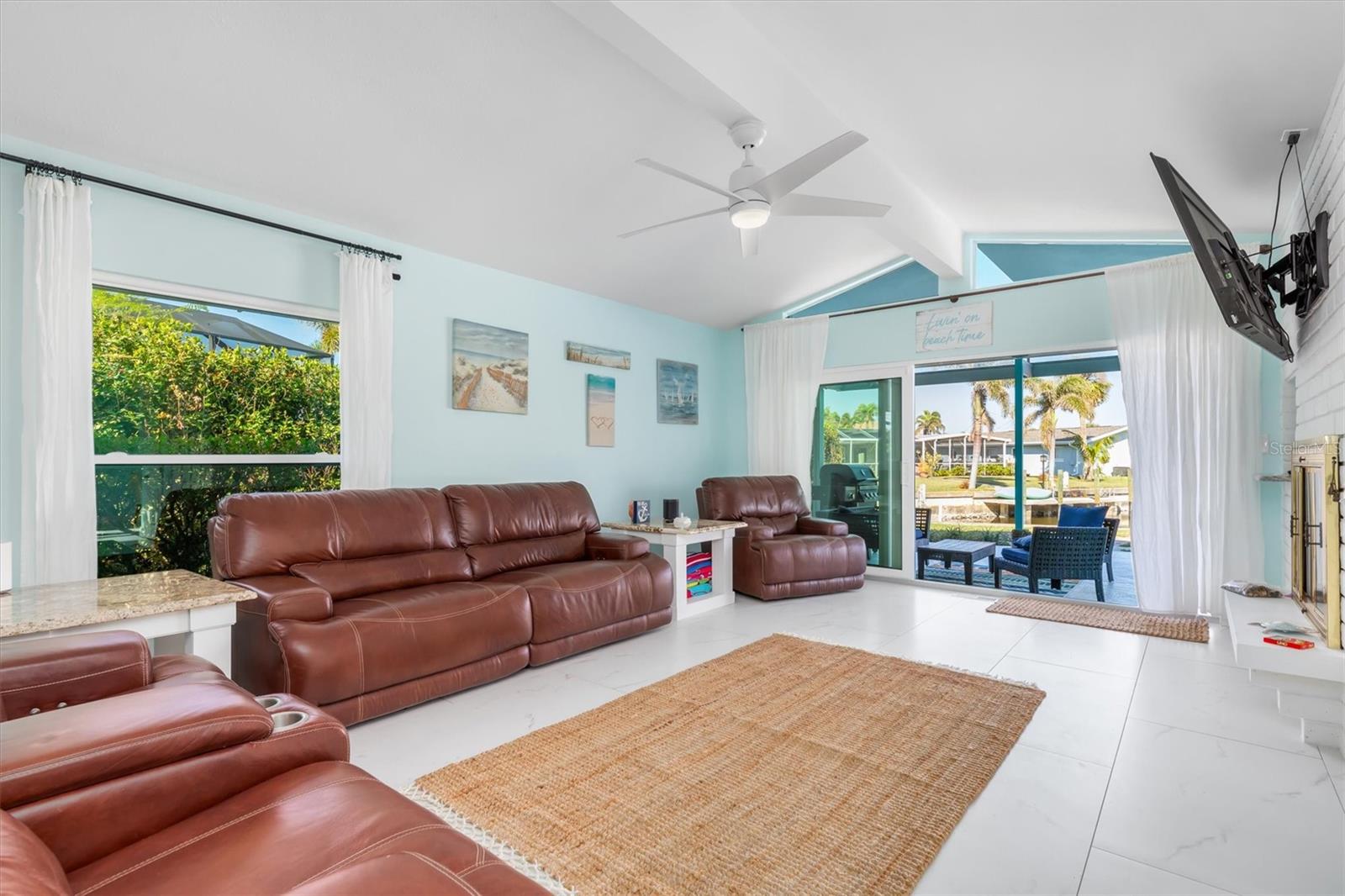 Image 4 of 59 For 1960 Marion Avenue