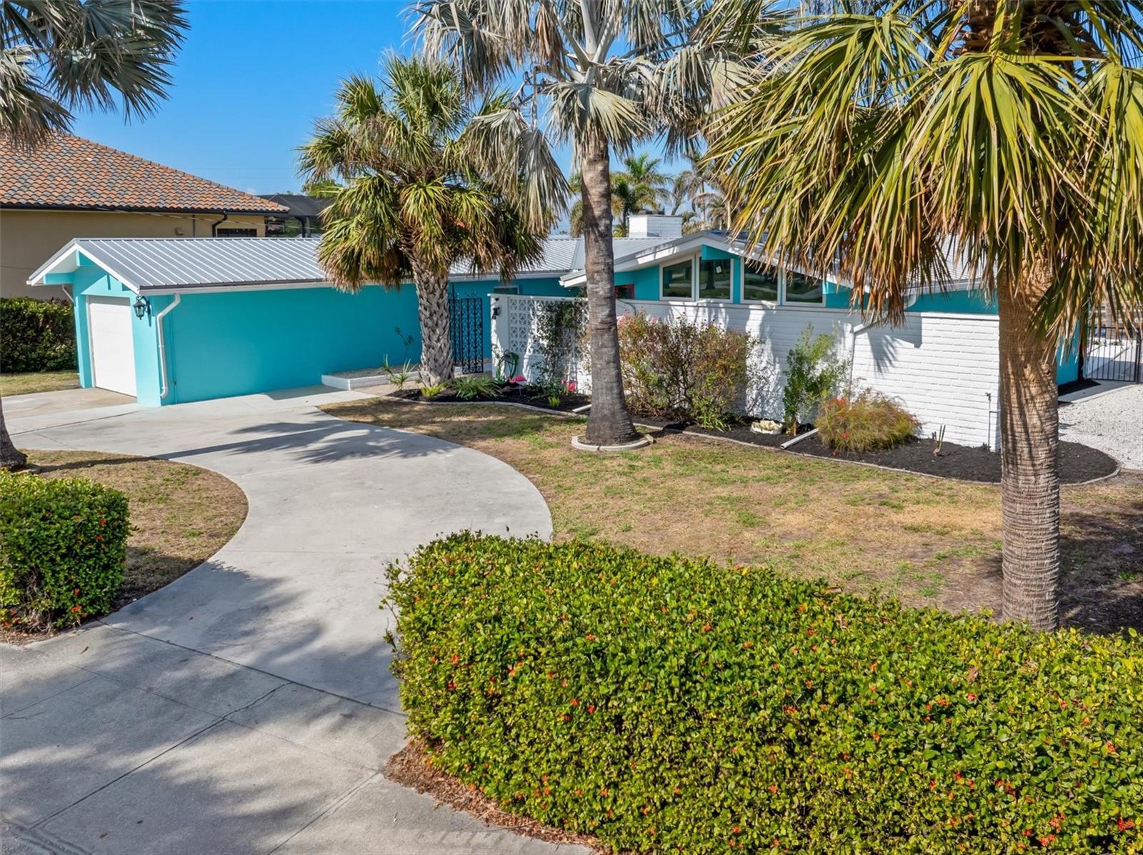 Image 42 of 59 For 1960 Marion Avenue