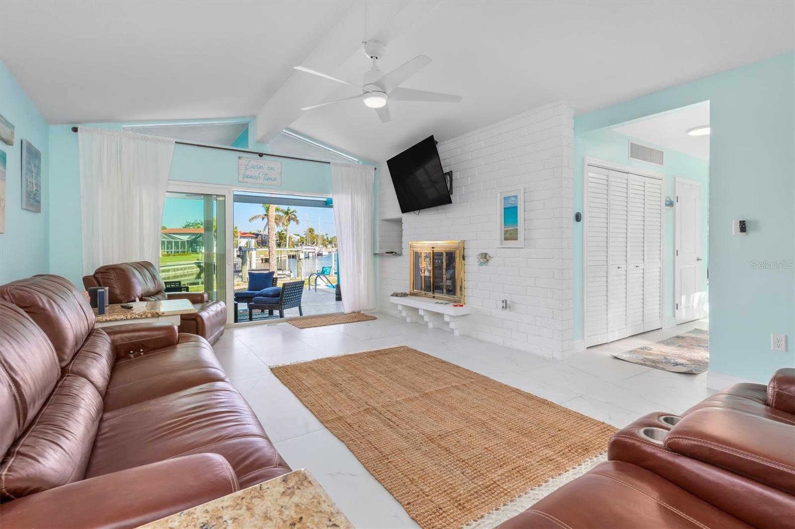 Image 5 of 59 For 1960 Marion Avenue