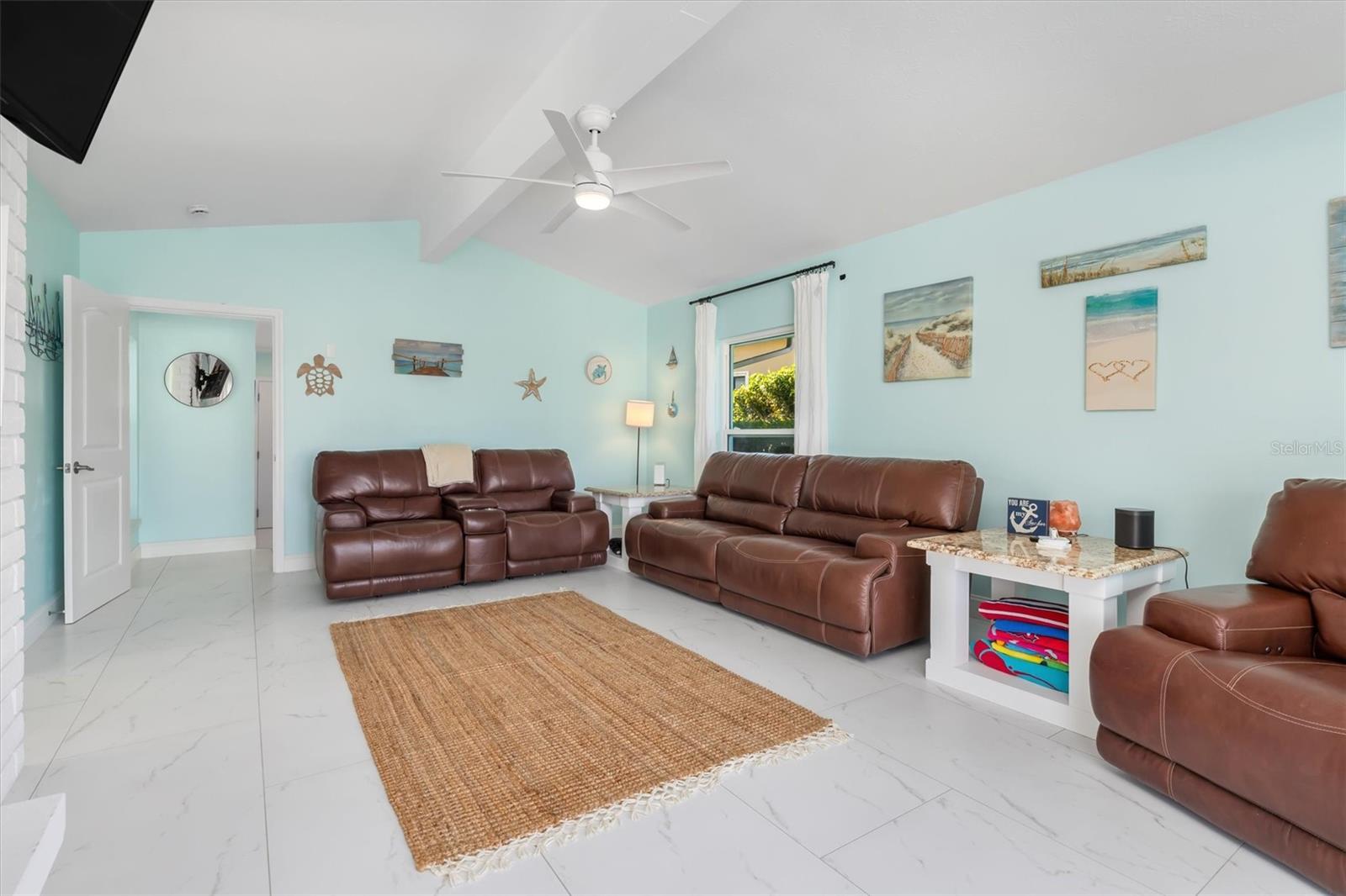 Image 6 of 59 For 1960 Marion Avenue