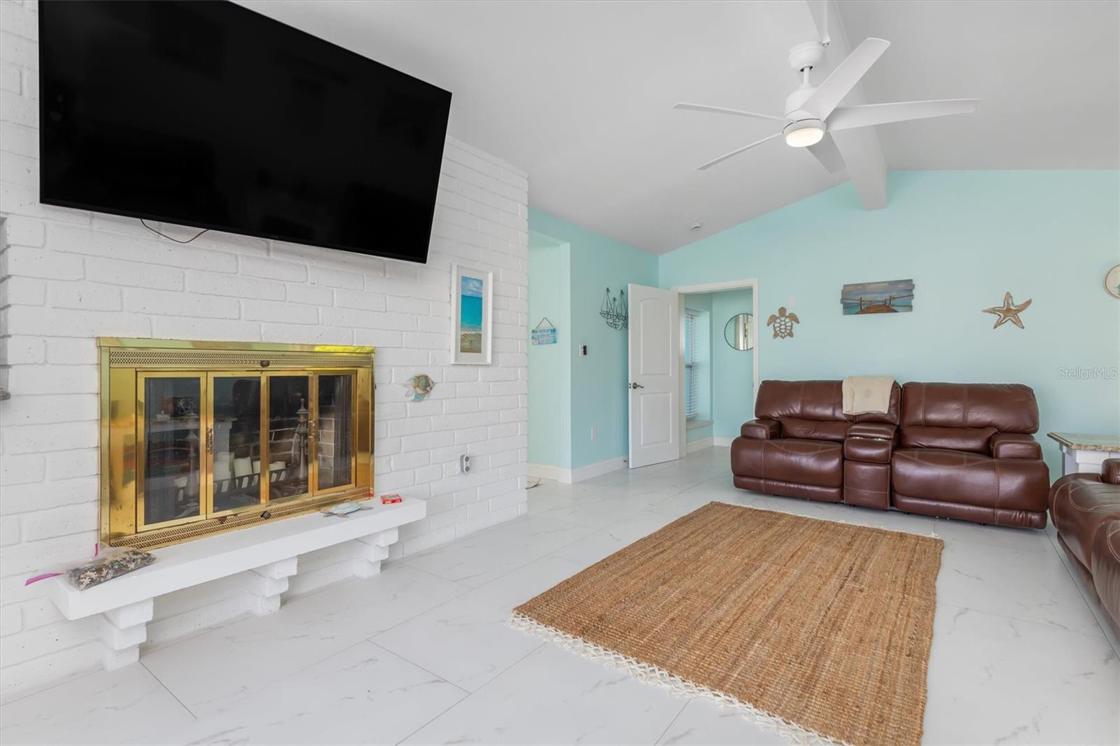 Image 7 of 59 For 1960 Marion Avenue