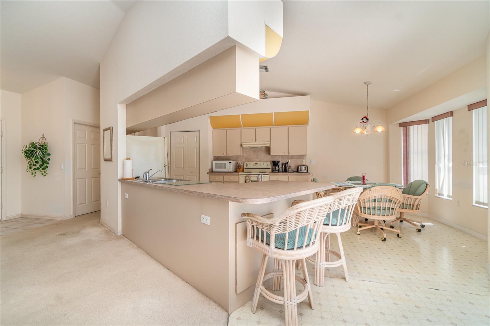 Image 11 of 33 For 18379 Edgewater Drive