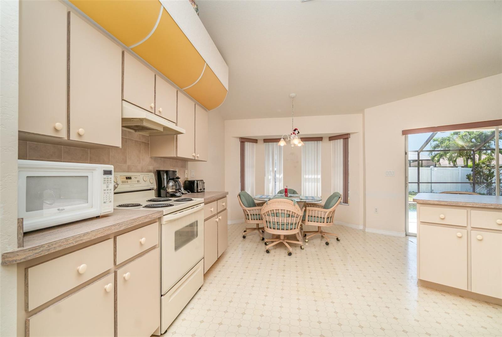 Image 13 of 33 For 18379 Edgewater Drive