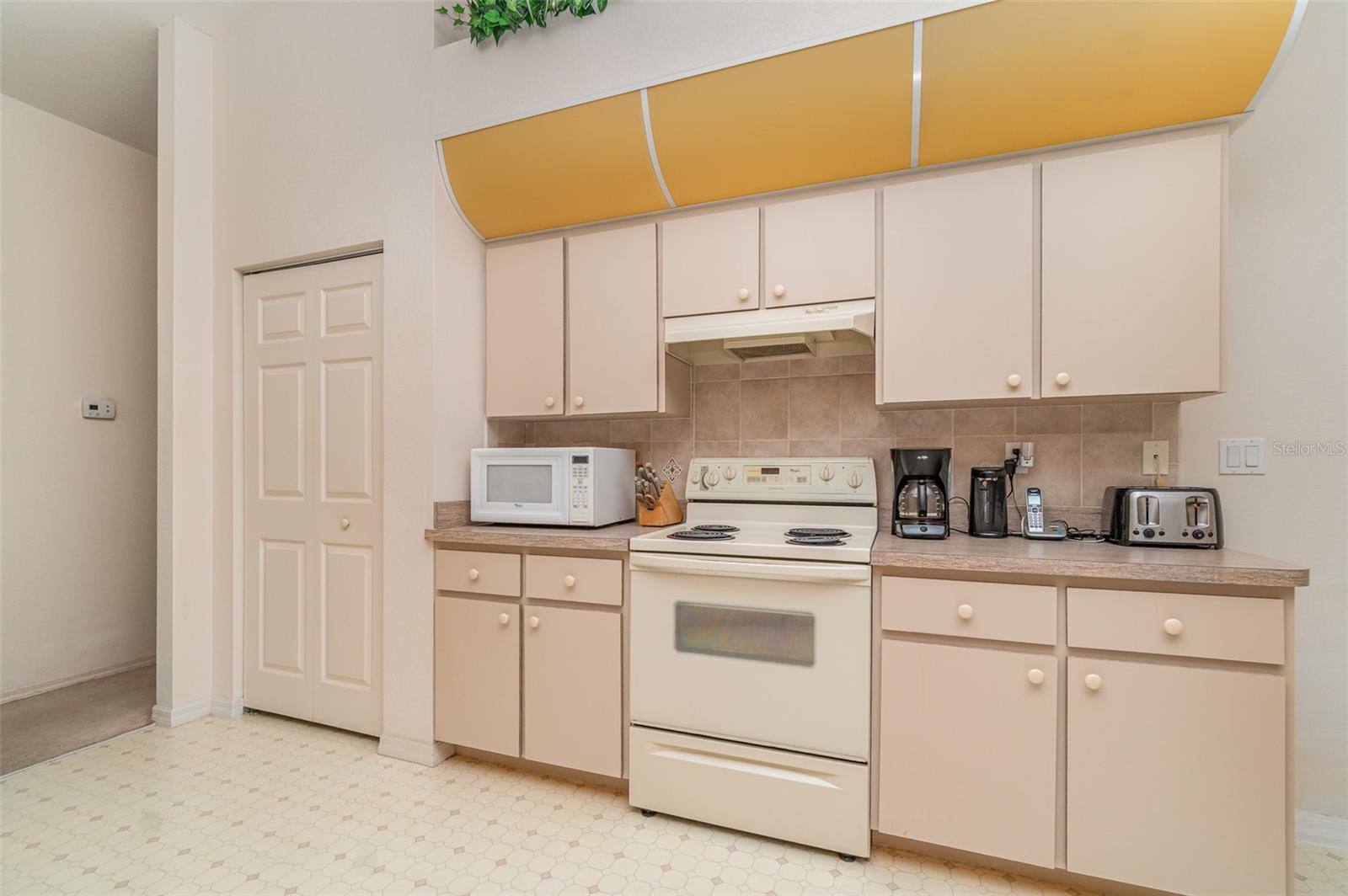 Image 14 of 33 For 18379 Edgewater Drive