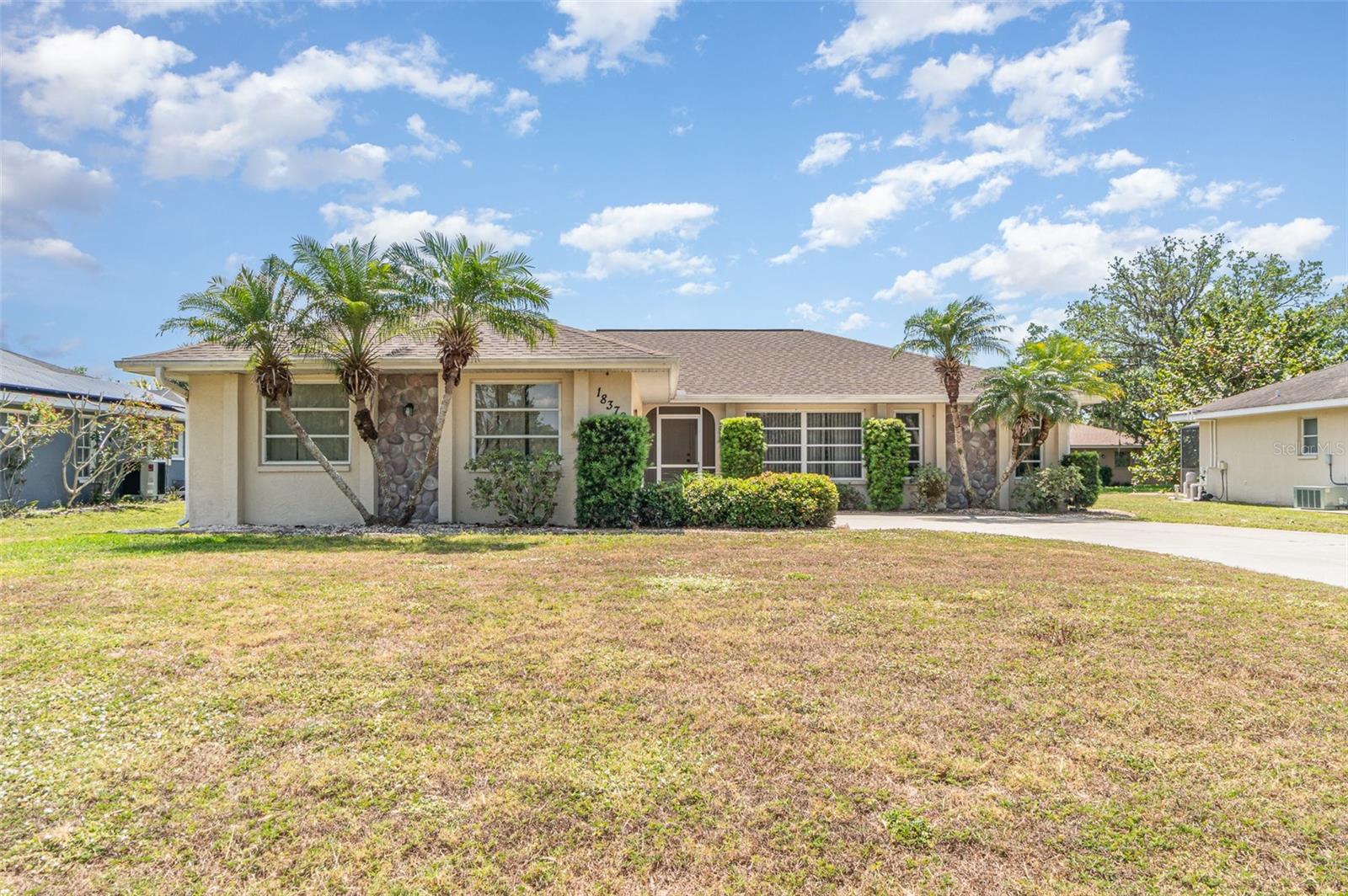 Image 3 of 33 For 18379 Edgewater Drive