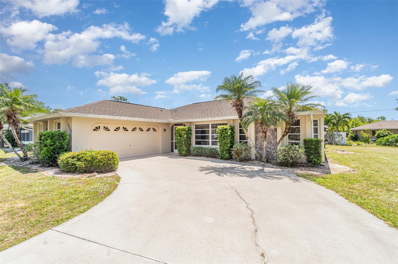 Image 4 of 33 For 18379 Edgewater Drive
