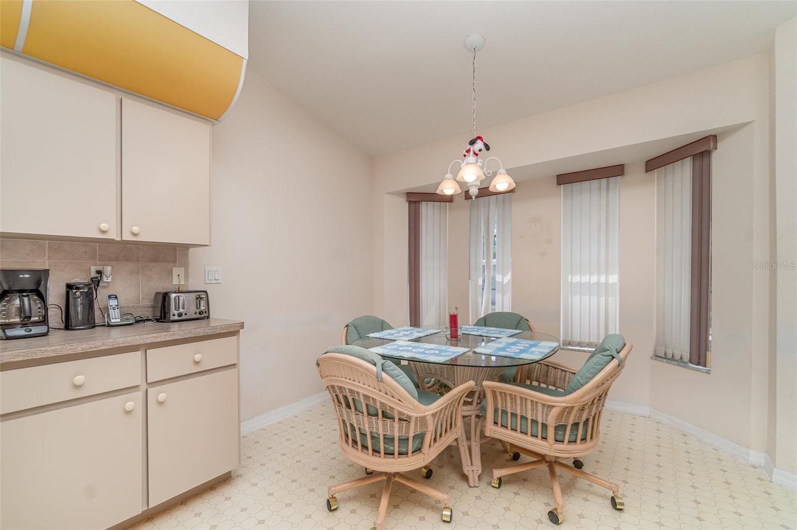 Image 9 of 33 For 18379 Edgewater Drive