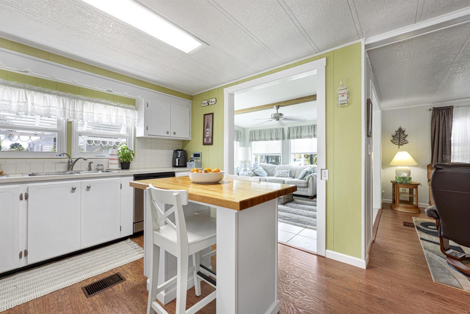 Image 16 of 98 For 2100 Kings Highway 452