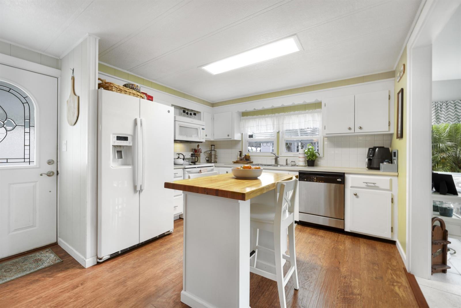 Image 18 of 98 For 2100 Kings Highway 452