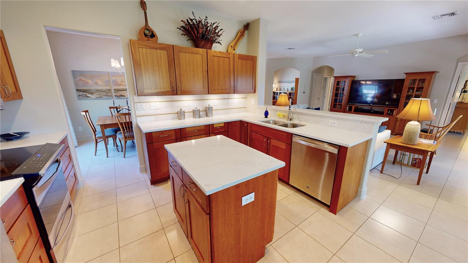Image 10 of 44 For 2836 Suncoast Lakes Boulevard