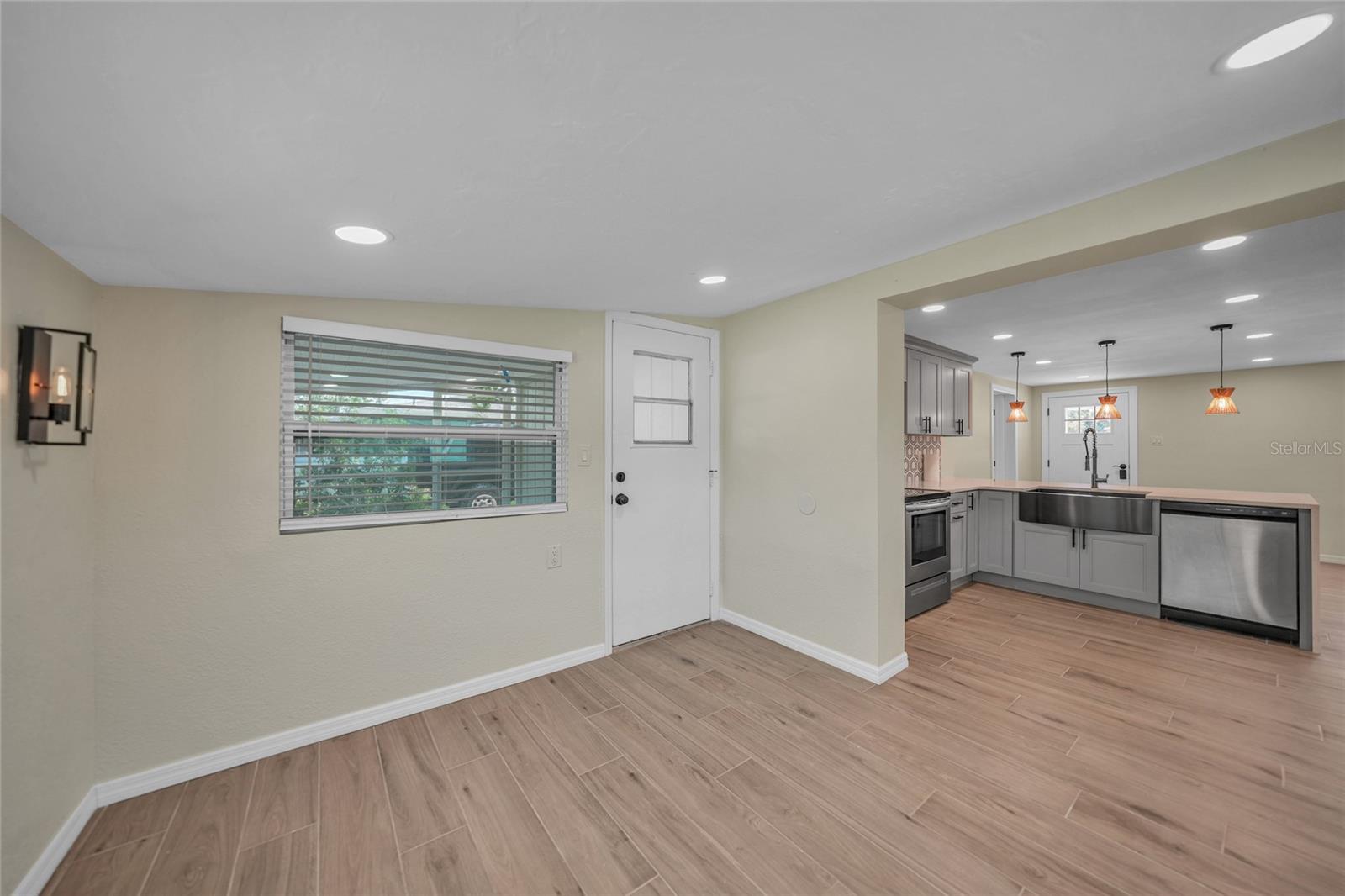 Image 10 of 29 For 654 Aqui Esta Drive