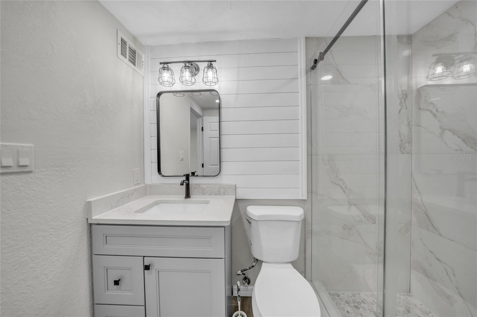 Image 17 of 29 For 654 Aqui Esta Drive