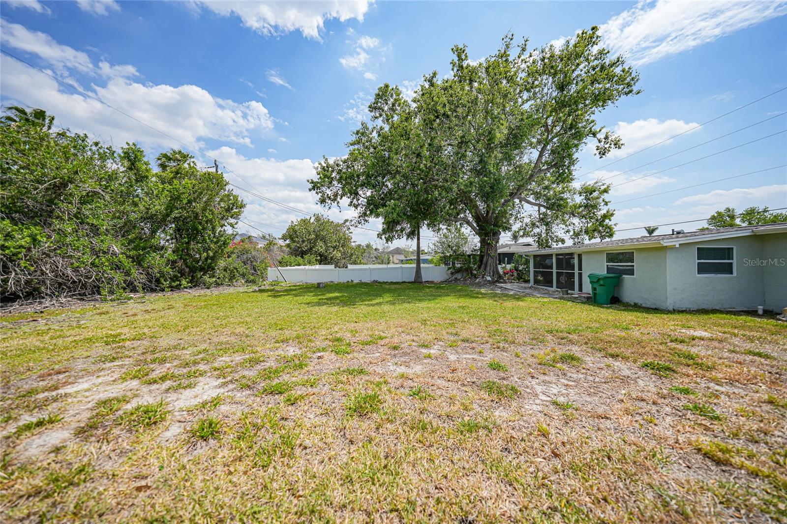 Image 25 of 29 For 654 Aqui Esta Drive