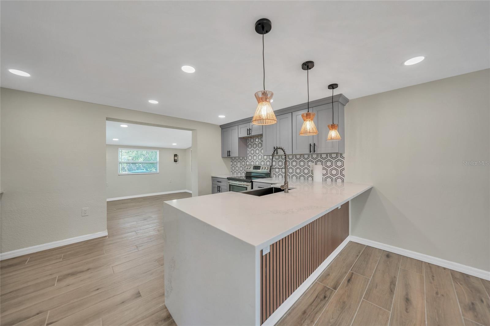 Image 6 of 29 For 654 Aqui Esta Drive