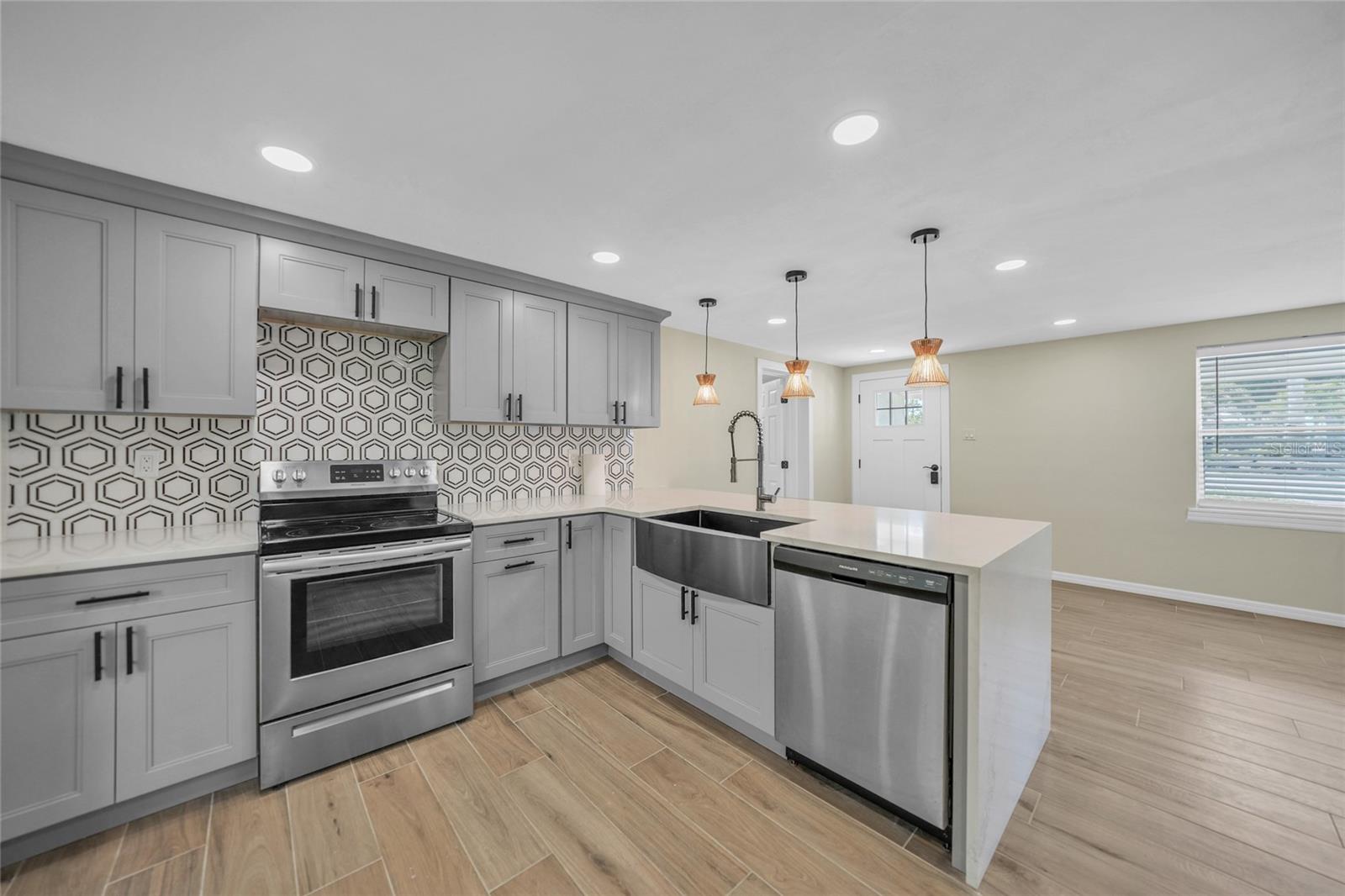 Image 8 of 29 For 654 Aqui Esta Drive