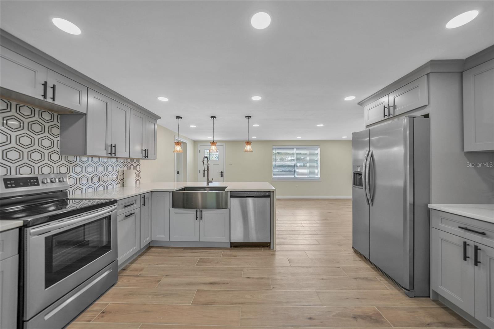 Image 9 of 29 For 654 Aqui Esta Drive