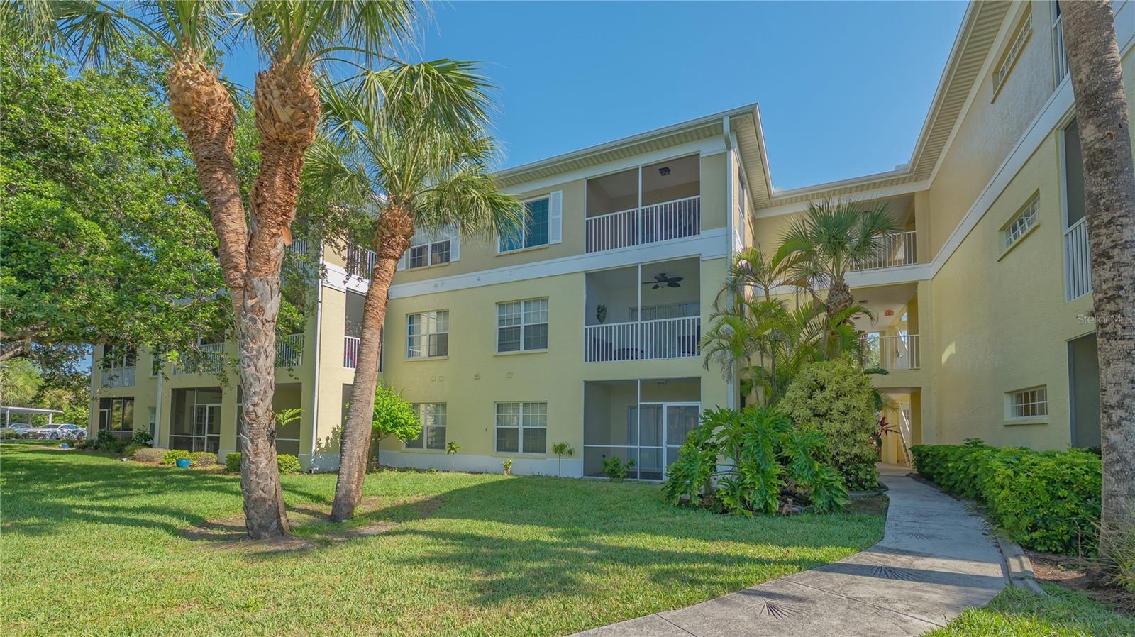 Image 46 of 50 For 19325 Water Oak Drive 305