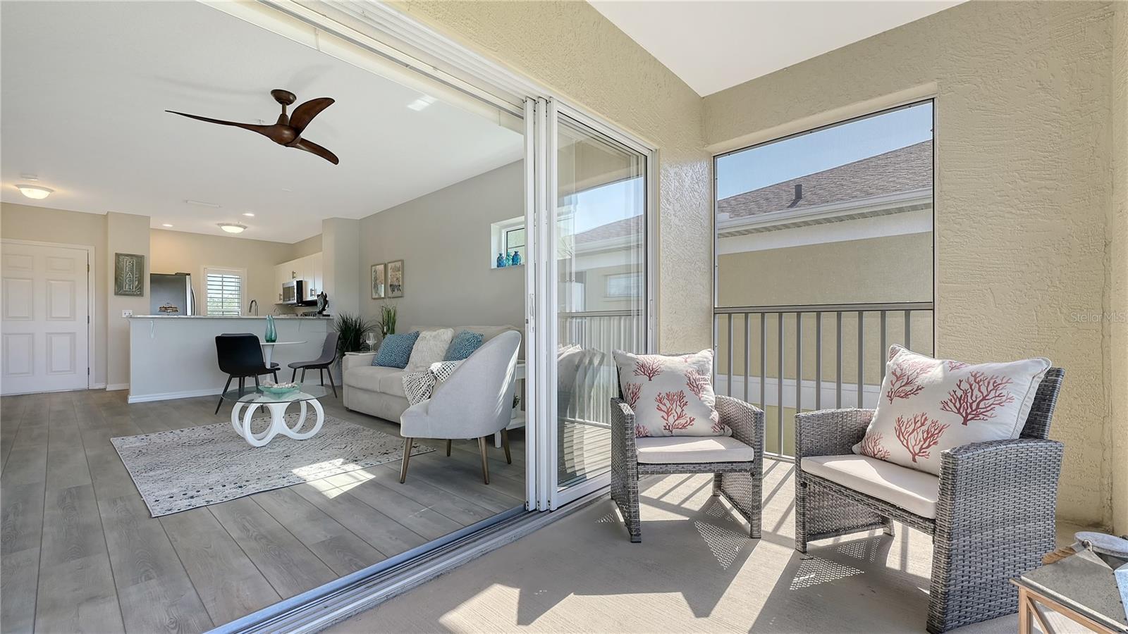Image 9 of 50 For 19325 Water Oak Drive 305