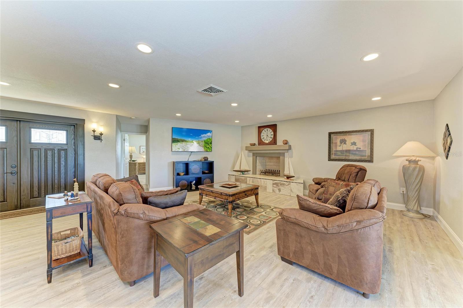 Image 10 of 52 For 200 Capri Isles Court