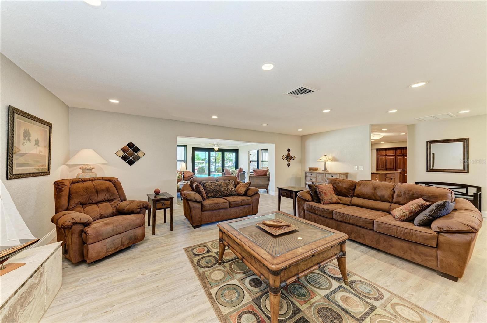 Image 12 of 52 For 200 Capri Isles Court