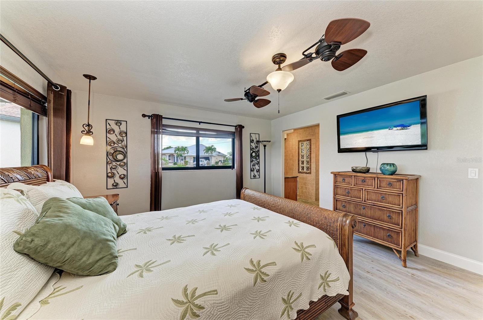 Image 26 of 52 For 200 Capri Isles Court