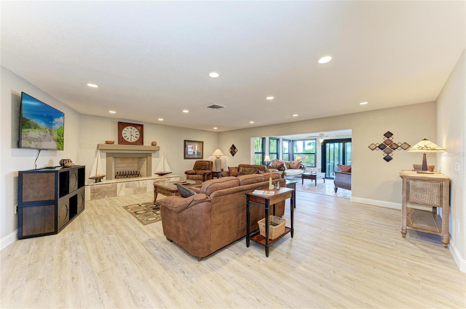 Image 8 of 52 For 200 Capri Isles Court